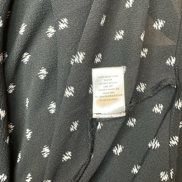 Papermoon Gathered Sleeve V Neck Blouse - Picture 6 of 7